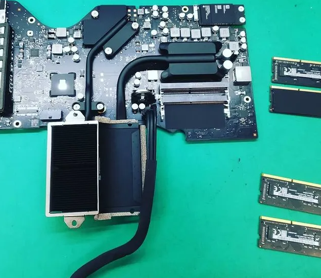 iMac 21.5inch ロジックボードとメモリ