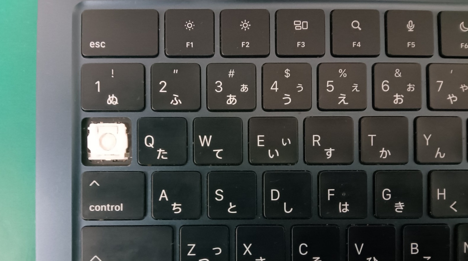 MacBook Air 13(2025 M4)Tabキーの打感不具合・キートップ&シザークリップ交換事例